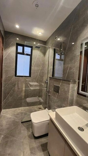 Bathroom in 5 BHK Apartment at Vipul Belmonte, Sector 53 – for Rent