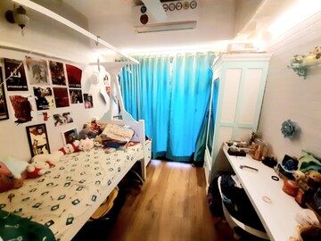 Room in 3 BHK Apartment at East Of Kailash – for Rent