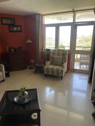 Living Room in 4 BHK Apartment at DLF Silver Oaks, Sector 26 – for Rent