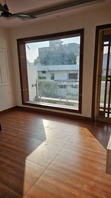 Room in 4 BHK Independent House at Sahastradhara Road – for Sale