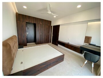 Room in 6 BHK Apartment at Shivam Nirlon Employees CHSL, Goregaon West – for Sale