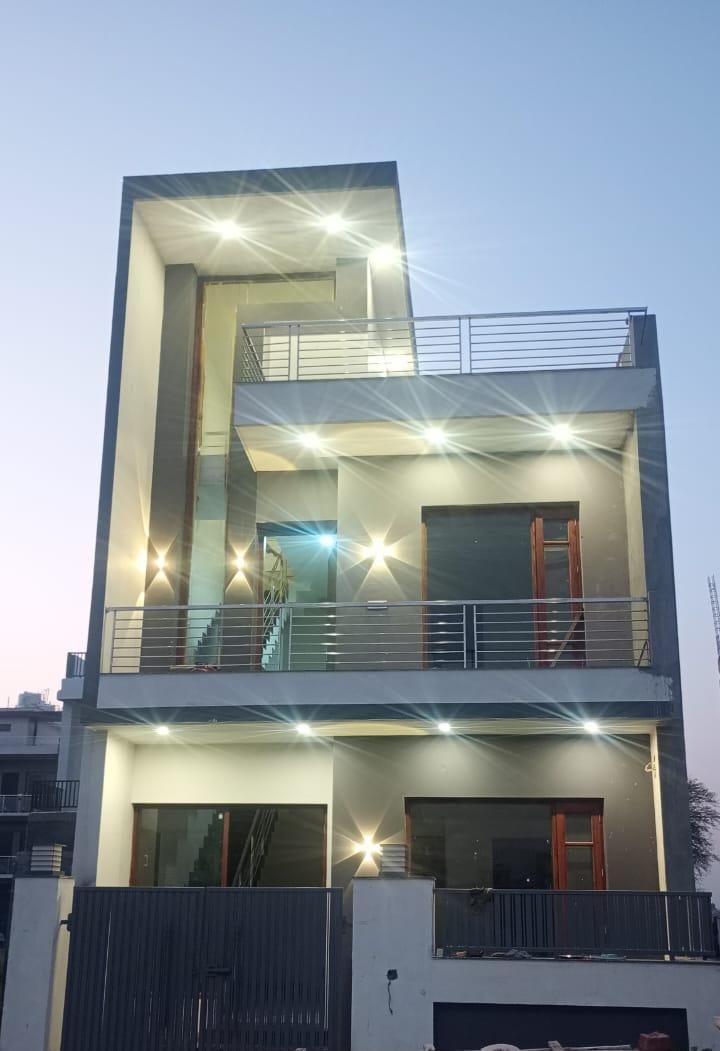 3 BHK + Pooja Room 250 Sq.Yd. Builder Floor in Uppal Jade