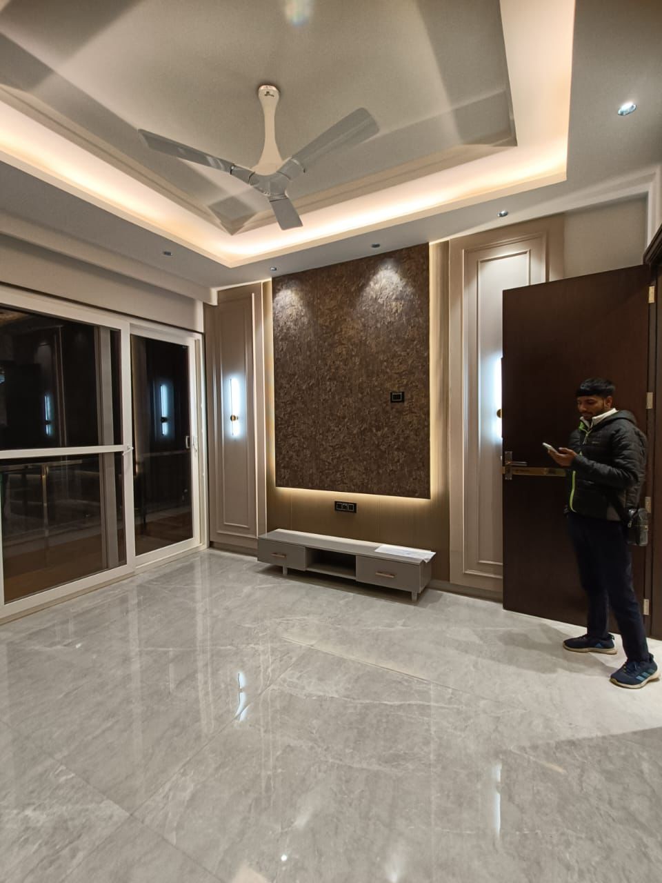 3.5 BHK + Servant Room,Extra Room Apartment For Sale in Swaran Villa Friends Apartments