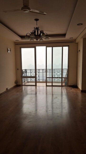 Room in 4 BHK Builder Floor at DLF Regency Park II, Sector 27 – for Rent