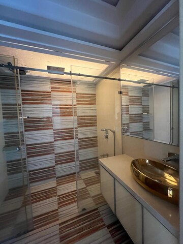 Bathroom in 4 BHK Villa at Goregaon East – for Rent