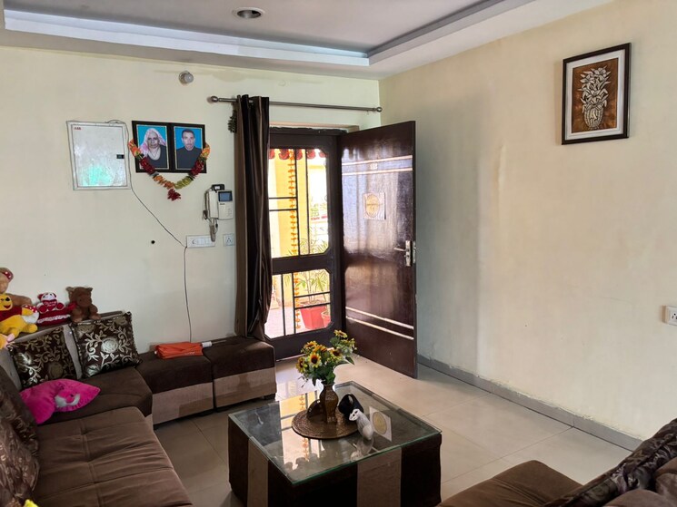 Living Room, vip road 3 Bedroom 1250 Sq.Ft. Builder Floor In Vip Road Zirakpur 7967860