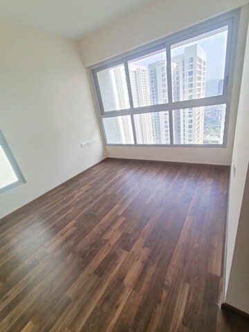 Room in 2 BHK Apartment at Piramal Vaikunth, Balkum Pada – for Rent