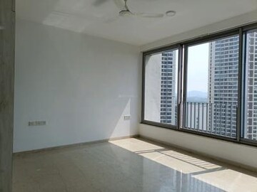 Room in 3 BHK Apartment at Oberoi Realty Esquire, Goregaon East – for Rent