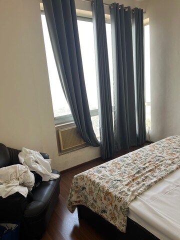 Room in 3 BHK Builder Floor at Central Gurgaon – for Rent