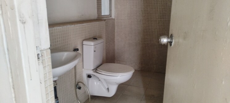 Bathroom, jaypee-greens-kosmos 2 Bedroom 950 Sq.Ft. Apartment In Sector 134 Noida 7968116