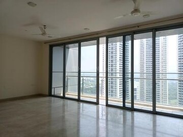 Room in 3 BHK Apartment at Oberoi Realty Esquire, Goregaon East – for Rent