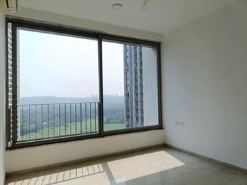 Room in 3 BHK Apartment at Oberoi Realty Esquire, Goregaon East – for Rent
