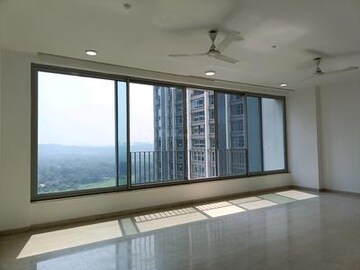 Room in 3 BHK Apartment at Oberoi Realty Esquire, Goregaon East – for Rent