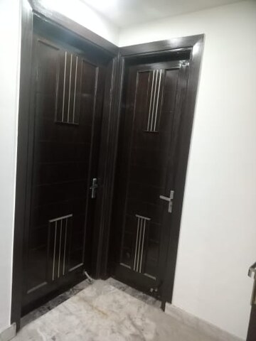 Furnished Amenities in 2 BHK Builder Floor at Nirman Vihar – for Rent