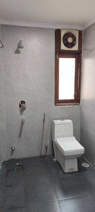  4 BHK Builder Floor at Sector 54 – for Rent