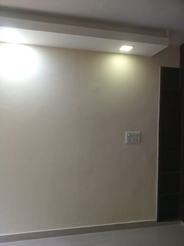 Master Bedroom in 2 BHK Builder Floor at Nirman Vihar – for Rent