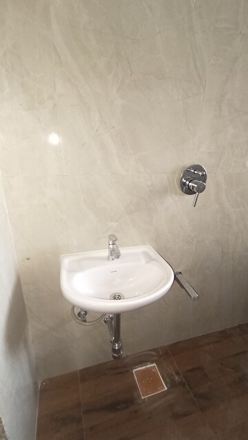 Attached Bathroom in 1 BHK Apartment at Avant Hillway, Goregaon East – for Rent