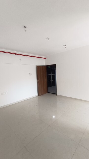 Room in 1 BHK Apartment at Avant Hillway, Goregaon East – for Rent