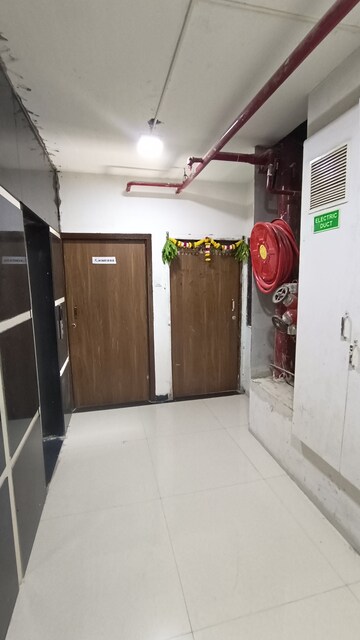 Lift in 1 BHK Apartment at Avant Hillway, Goregaon East – for Rent