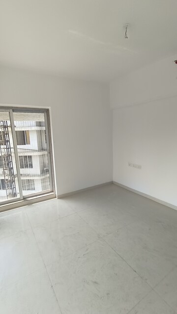 Room in 1 BHK Apartment at Avant Hillway, Goregaon East – for Rent