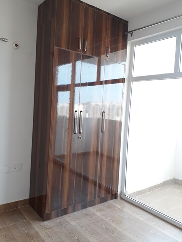 Room in 2 BHK Apartment at Tulip Lemon, Sector 69 – for Rent