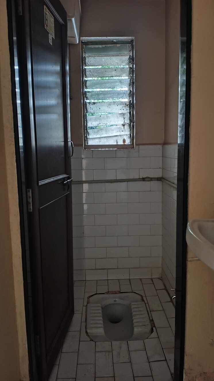 Bathroom, surana-poonam-chambers 1 Bedroom 550 Sq.Ft. Builder Floor In Bibwewadi Pune 7968241