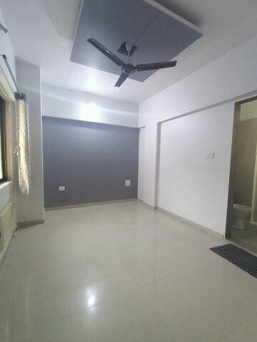 Room in 2 BHK Apartment at Everest World Lavender, Kolshet Road – for Sale