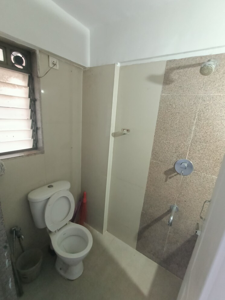 Bathroom, everest-world-lavender 2 Bedroom 580 Sq.Ft. Apartment In Kolshet Road Thane 7968253