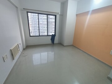 Room in 2 BHK Apartment at Everest World Lavender, Kolshet Road – for Sale