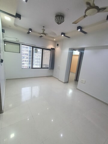 Room in 2 BHK Apartment at Everest World Lavender, Kolshet Road – for Sale