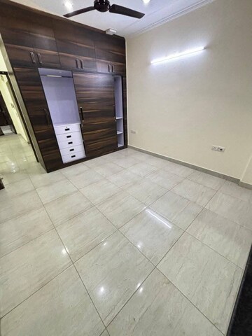 Room in 3 BHK Builder Floor at Ansal Plaza Sector-23, Sector 23 – for Rent