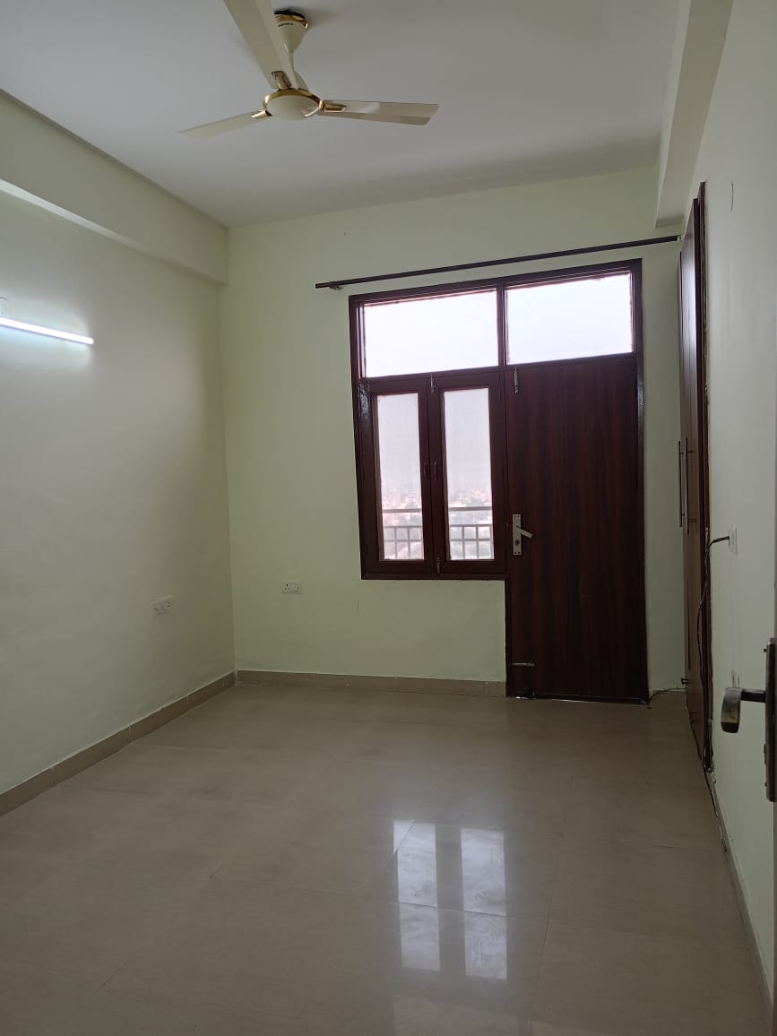 3 BHK + Extra Room Apartment For Sale in Nimbus The Hyde park