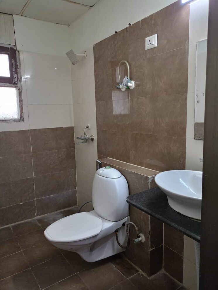Bathroom, nimbus-the-hyde-park 3 Bedroom 1320 Sq.Ft. Apartment In Sector 78 Noida 7968390