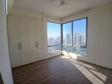 Room in 2 BHK Apartment at Unitech Fresco, Sector 50 – for Rent
