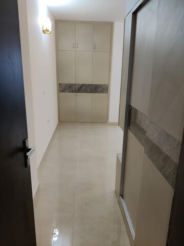 Bathroom in 3 BHK Apartment at Amrapali Eden Park, Sector 50 – for Rent