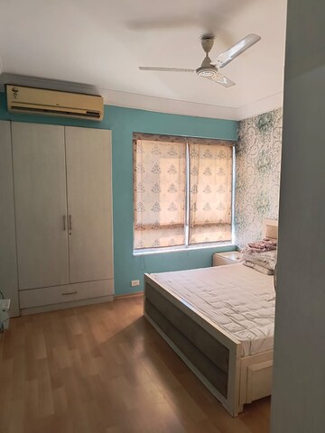 Room in 3 BHK Apartment at Unitech Fresco, Sector 50 – for Rent