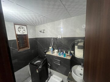 Master Bedroom in 3 BHK Builder Floor at Ansal Plaza Sector-23, Sector 23 – for Rent