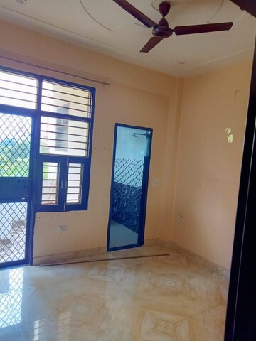 Room in 2 BHK Builder Floor at Sushant Lok 3, Sector 57 – for Rent