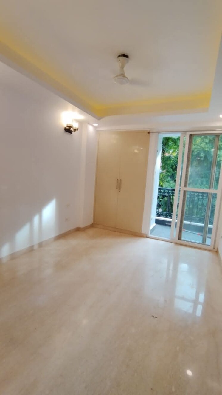 Room, uday park 3 Bedroom 217 Sq.Yd. Builder Floor In Uday Park Delhi 7968471