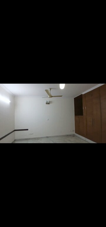 Room in 3 BHK Builder Floor at Greater Kailash I – for Rent