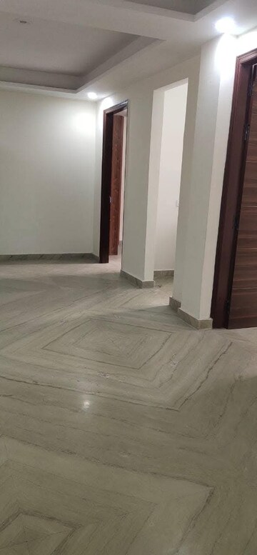 Room in 2 BHK Builder Floor at Ansal Plaza Sector-23, Sector 23 – for Rent