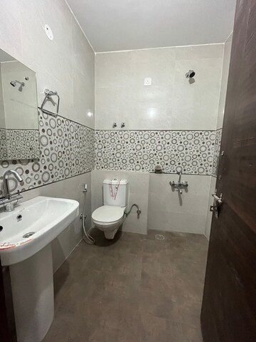 Master Bedroom in 2 BHK Builder Floor at Ansal Plaza Sector-23, Sector 23 – for Rent