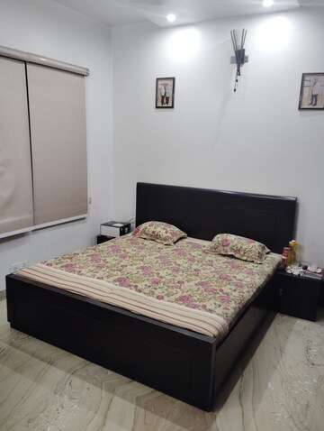 Bedroom in 3.5 BHK Apartment at Vipul Greens, Sector 48 – for Rent