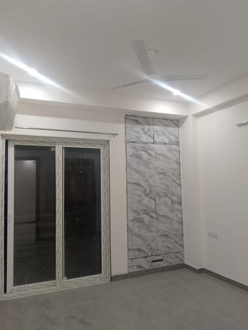 Building Lobby in 3 BHK Builder Floor at SS Mayfield Gardens, Sector 51 – for Rent