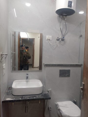Bathroom in 3 BHK Builder Floor at SS Mayfield Gardens, Sector 51 – for Rent