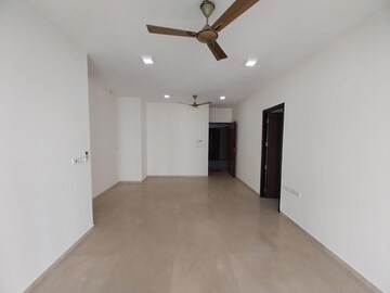 Room in 3 BHK Apartment at Lodha Bellissimo, Mahalaxmi – for Rent