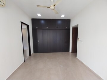 Room in 3 BHK Apartment at Lodha Bellissimo, Mahalaxmi – for Rent
