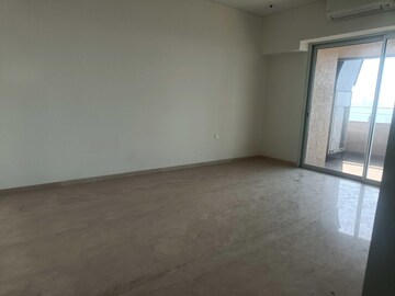 Room in 3 BHK Apartment at Lokhandwala Minerva Mahalaxmi, Mahalaxmi – for Rent