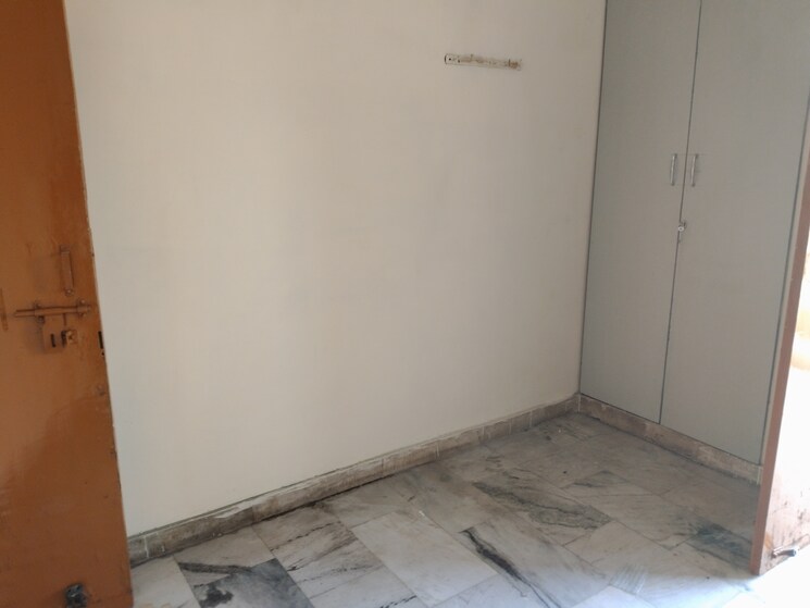 Room, sector 46 1 Bedroom 450 Sq.Ft. Apartment In Sector 46 Faridabad 7968564