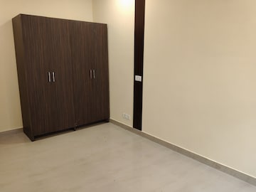 Room in 3 BHK Builder Floor at Sector 21c – for Rent